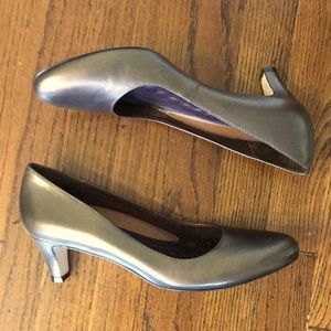 Walking Cradles | Neutral Metallic Heels